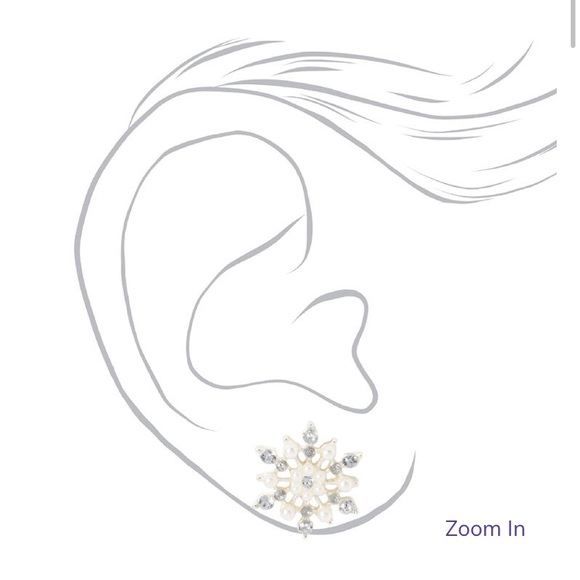 3/$15 Claire’s Snowflake Studs - Picture 2 of 3